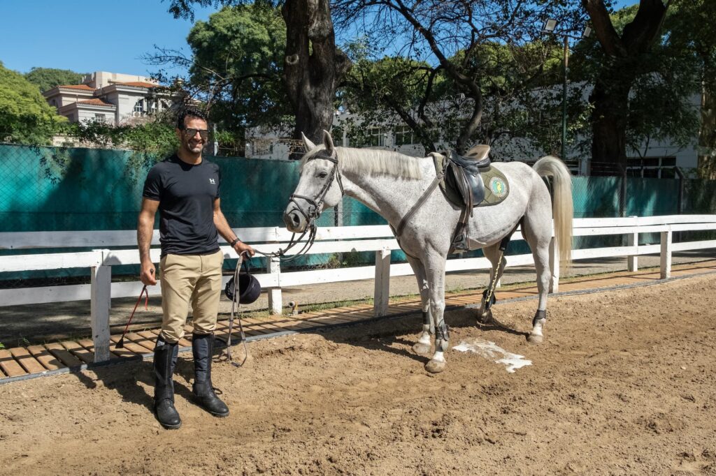 Horse peeing leaking fluids