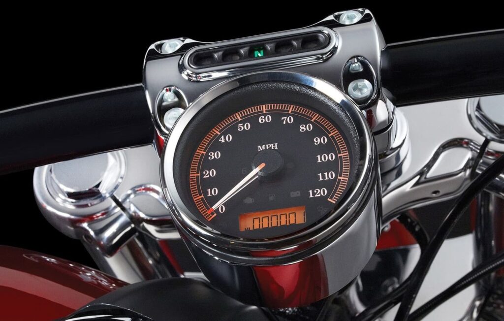 2013-2017 Harley-Davidson Breakout analog instruments