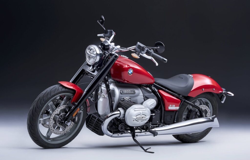 BMW R 18 Mars Red Metallic LHS 3-4