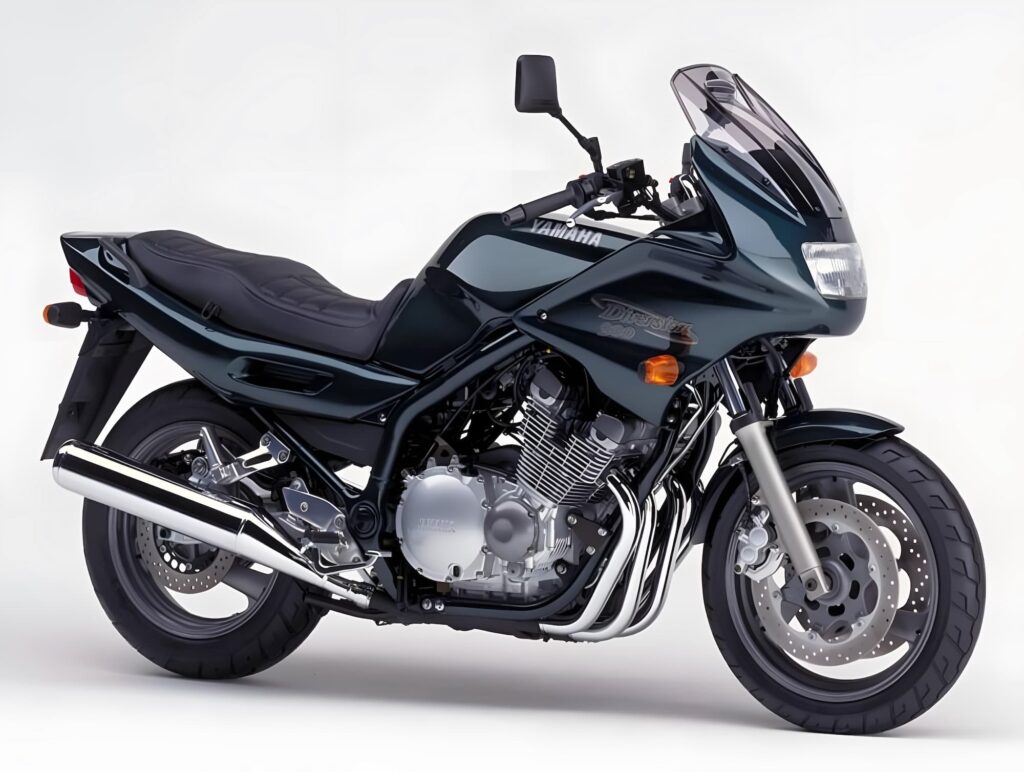 Yamaha XJ900 Diversion web rhs 3-4