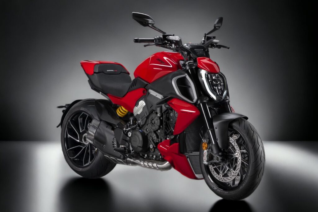 2023 Ducati Diavel V4 studio red right front