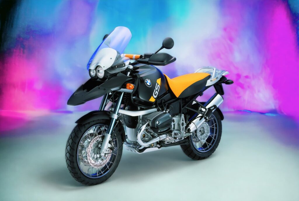 BMW R 1150 GS LHS 3-4 colour background