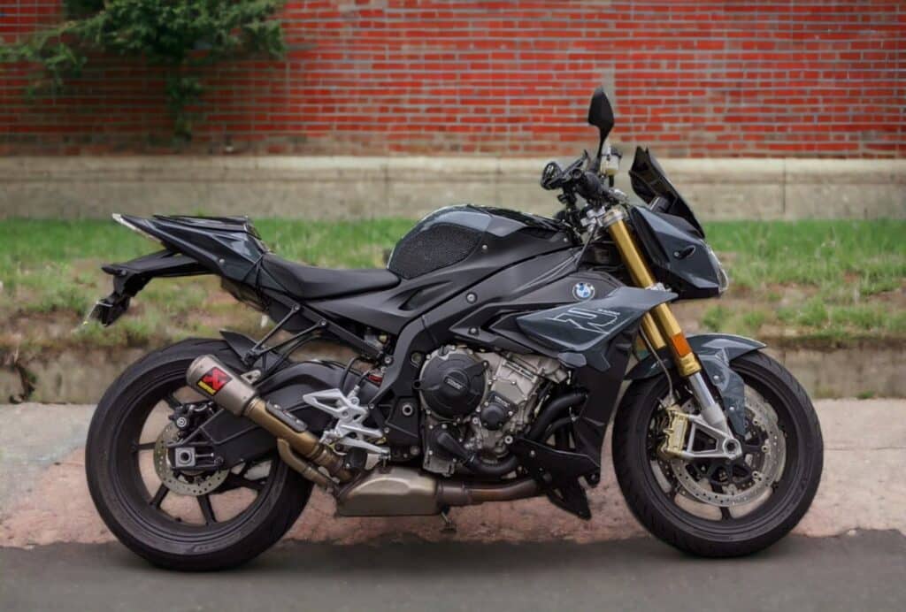BMW S 1000 R selling photo RHS against brick wall small