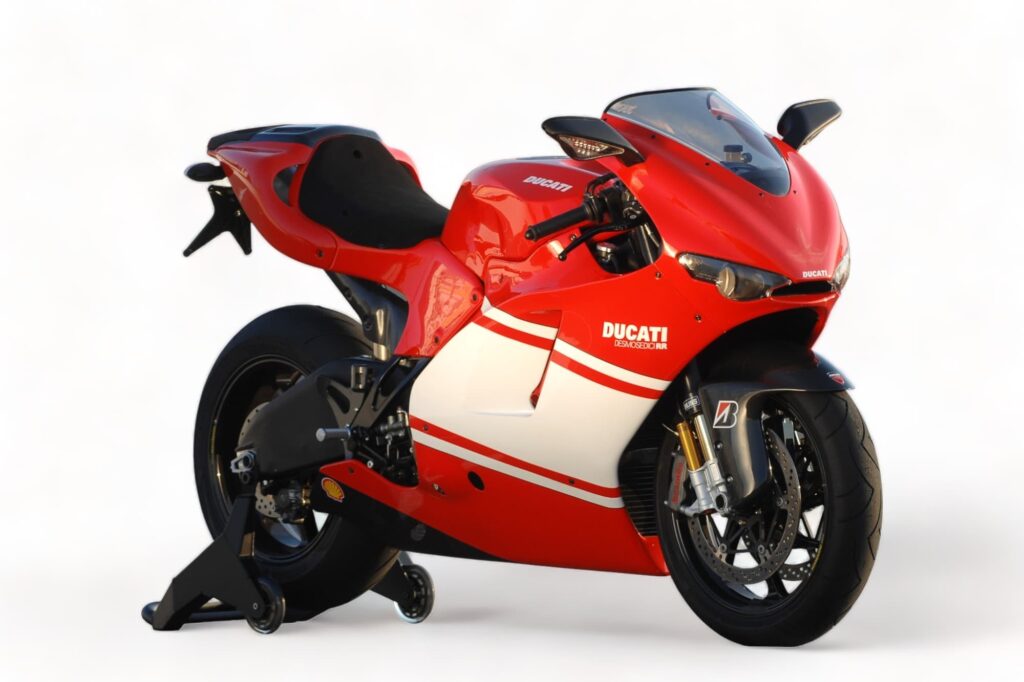 Ducati Desmosedici RR RHS 3-4 studio