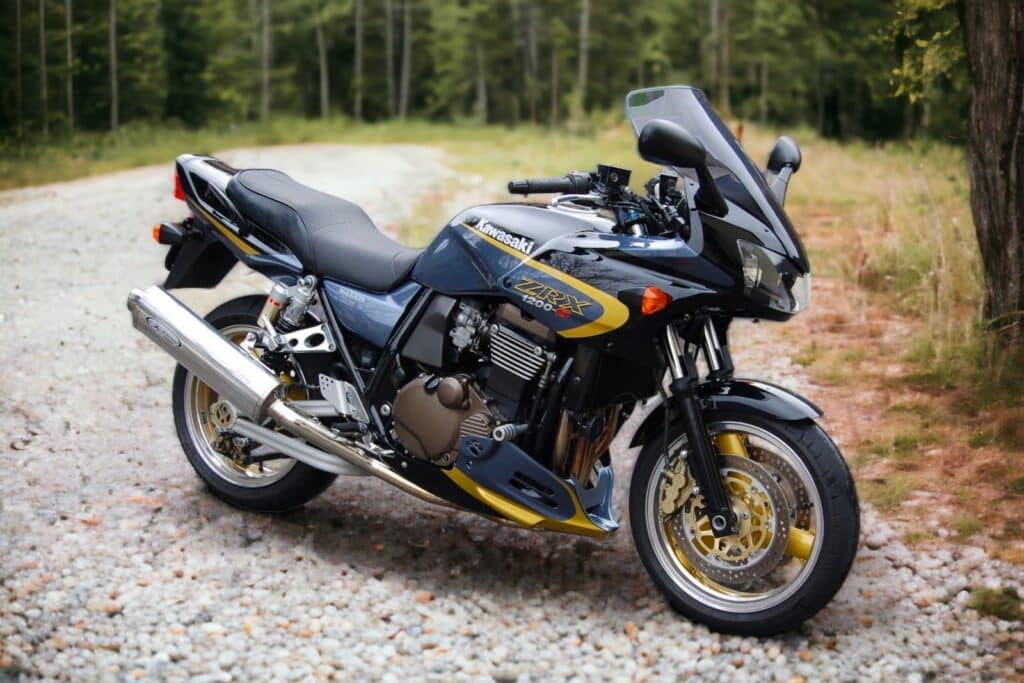 Kawasaki ZRX1200S RHS 3-4 web