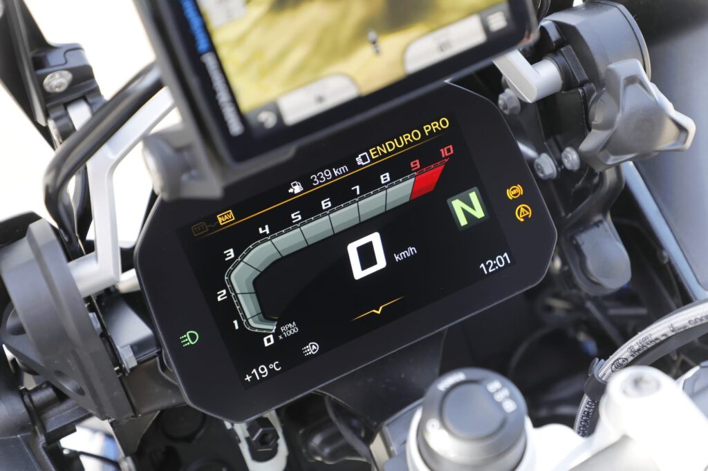 BMW R 1250 GS Adventure TFT display in Enduro Pro mode