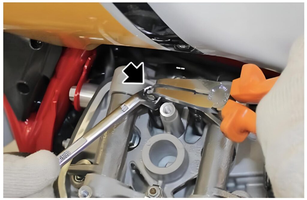 Moto Guzzi V85 TT valve clearance