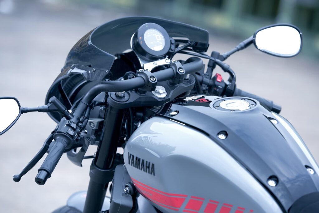 2017 Yamaha XSR900 Abarth Detail handlebars and riding position