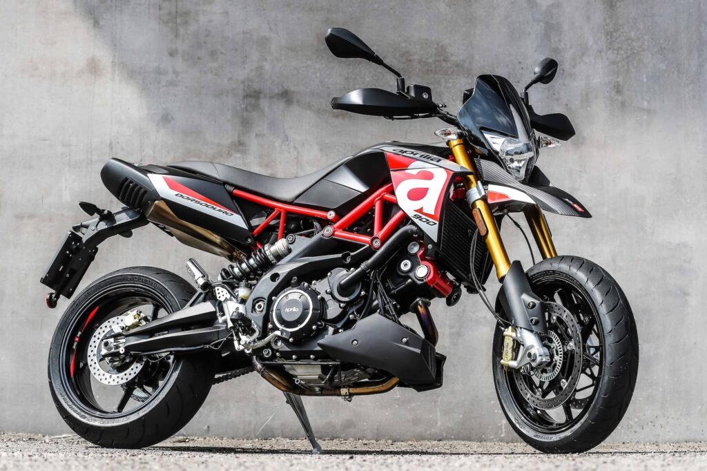 Aprilia Dorsoduro 900 RHS static