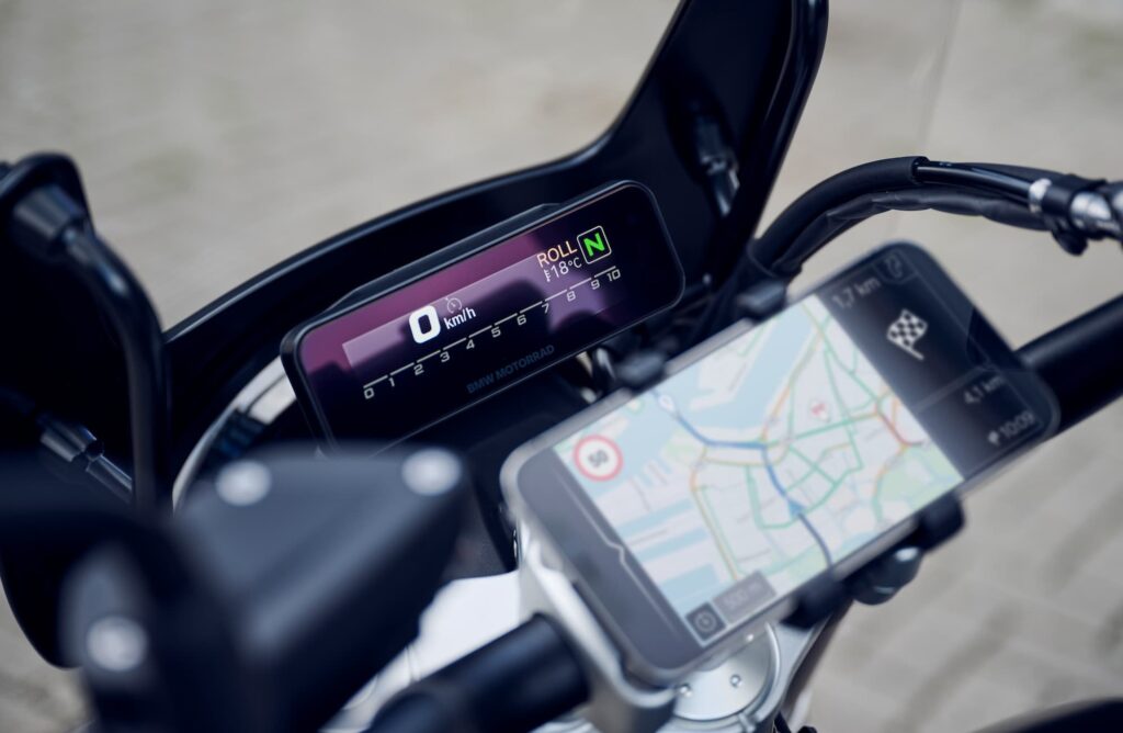 BMW R 12 instruments with phone