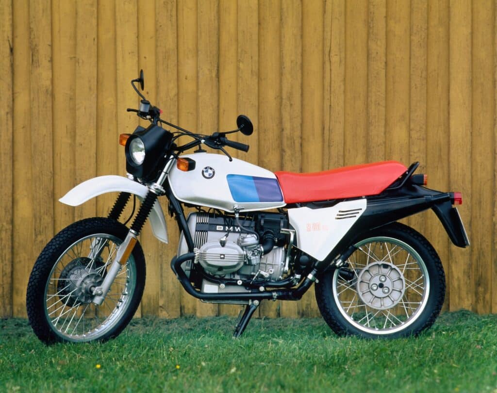 BMW R 80 GS LHS by fence