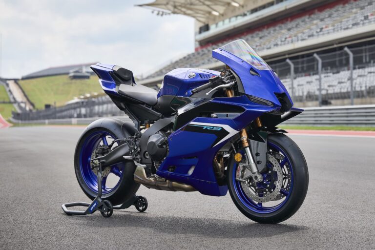 2025 Yamaha YZF-R9 Static RHS 3-4 at stadium