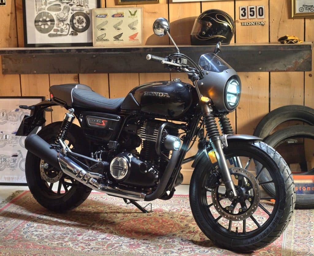 Triumph 400 Model Guide 18 2025 Honda GB350S Static in building