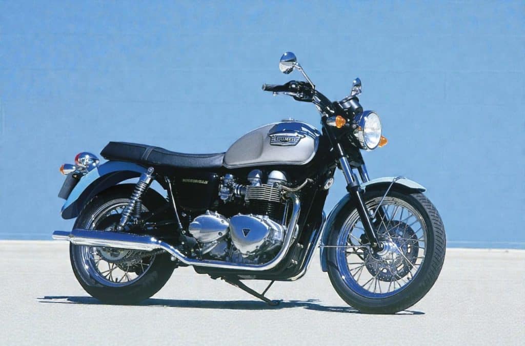 Old Triumph vs Hinckley / John Bloor Triumph 9 Triumph Bonneville 790