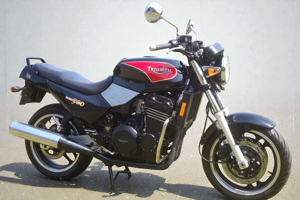 Old Triumph vs Hinckley / John Bloor Triumph 8 Triumph Trident 900