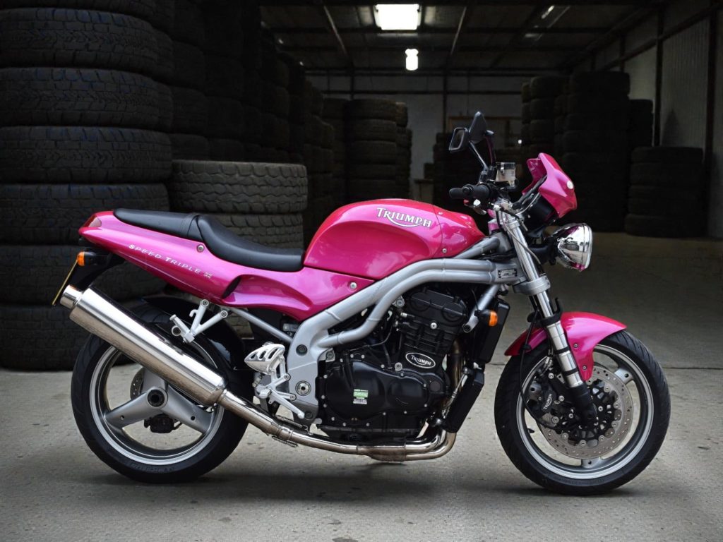 The Triumph Speed Triple Model history, 1994-today. 7 Triumph Speed Triple 955i Nuclear Red