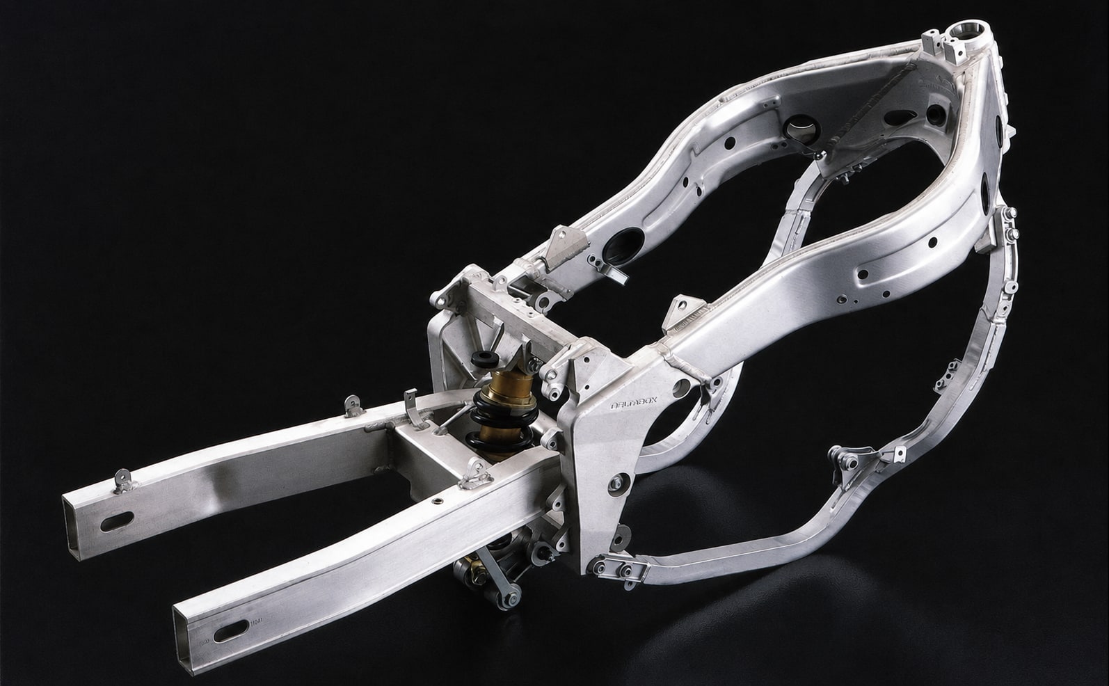 My ’80s Crush: The Yamaha FZR1000 Genesis 4 Yamaha FZR1000 aluminium Deltabox frame and swingarm