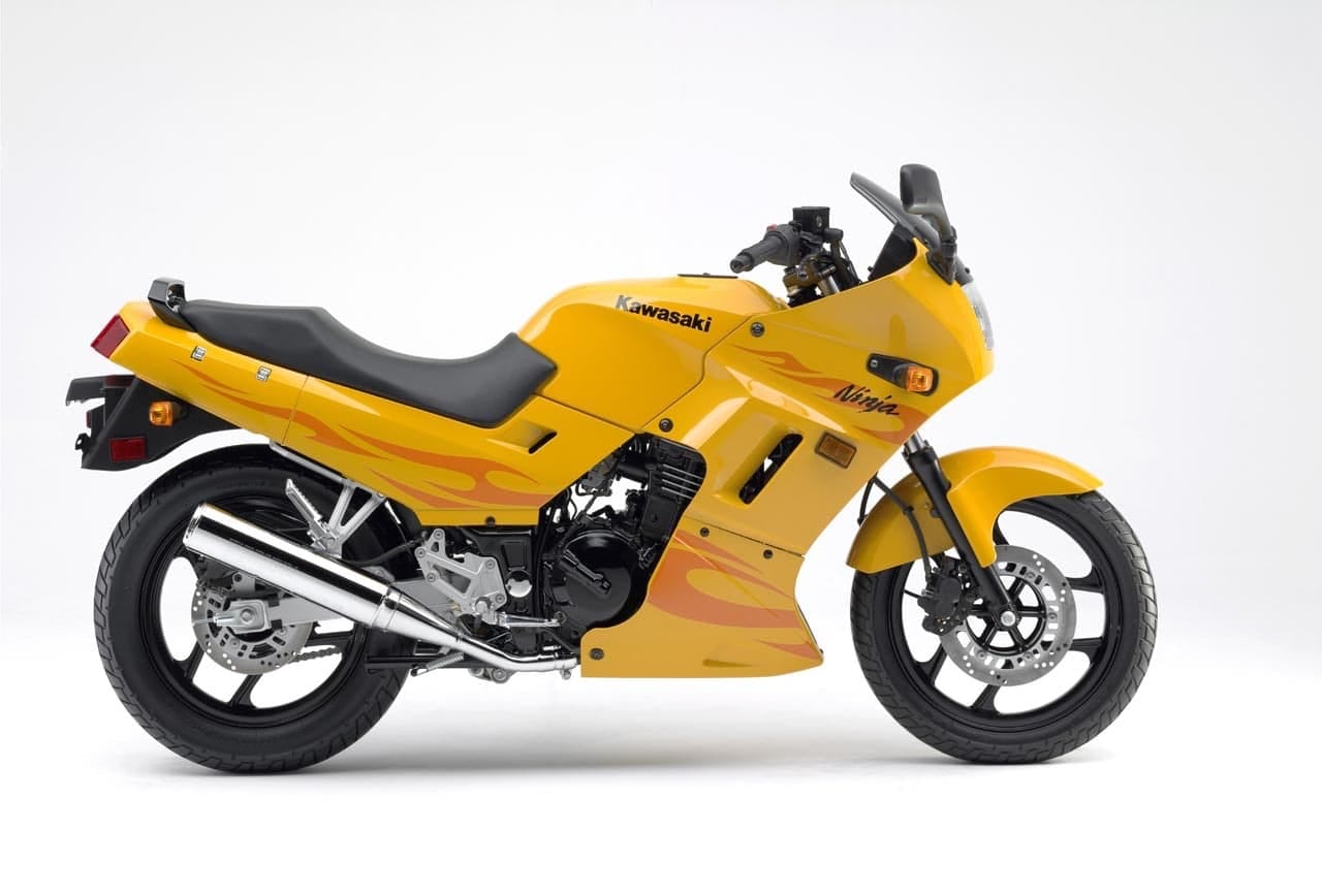 Kawasaki Ninja 300, 400, Ninja 500, Z300, Z400, and Z500 — Complete Buyer’s Guide 4 Yellow 2006 Kawasaki Ninja 250R EX250-F viewed from the left side