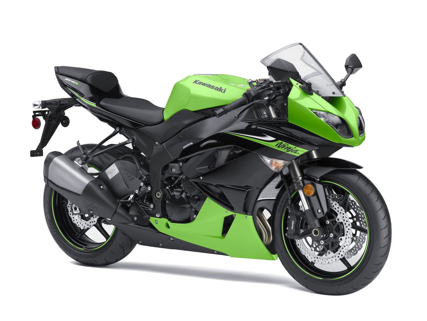 Kawasaki Ninja ZX-6R (600 and 636) — The Last Starfighter (Updated for 2027) 36 2010 Kawasaki Ninja ZX-6R in green and black, studio right-front view