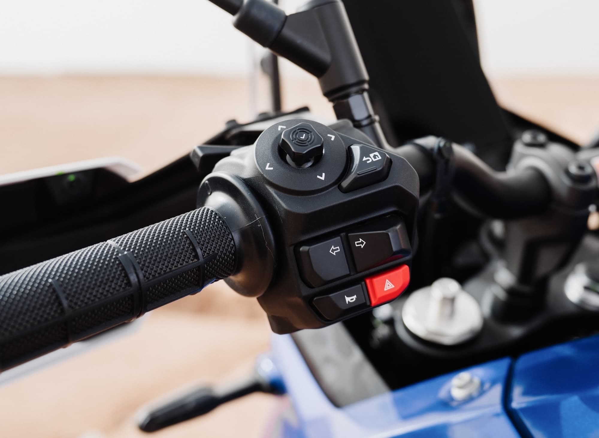 Yamaha Ténéré 700 Model Variants / Buyer’s Guide 2019-2026 15 2025 Yamaha Ténéré 700 left-hand switchgear