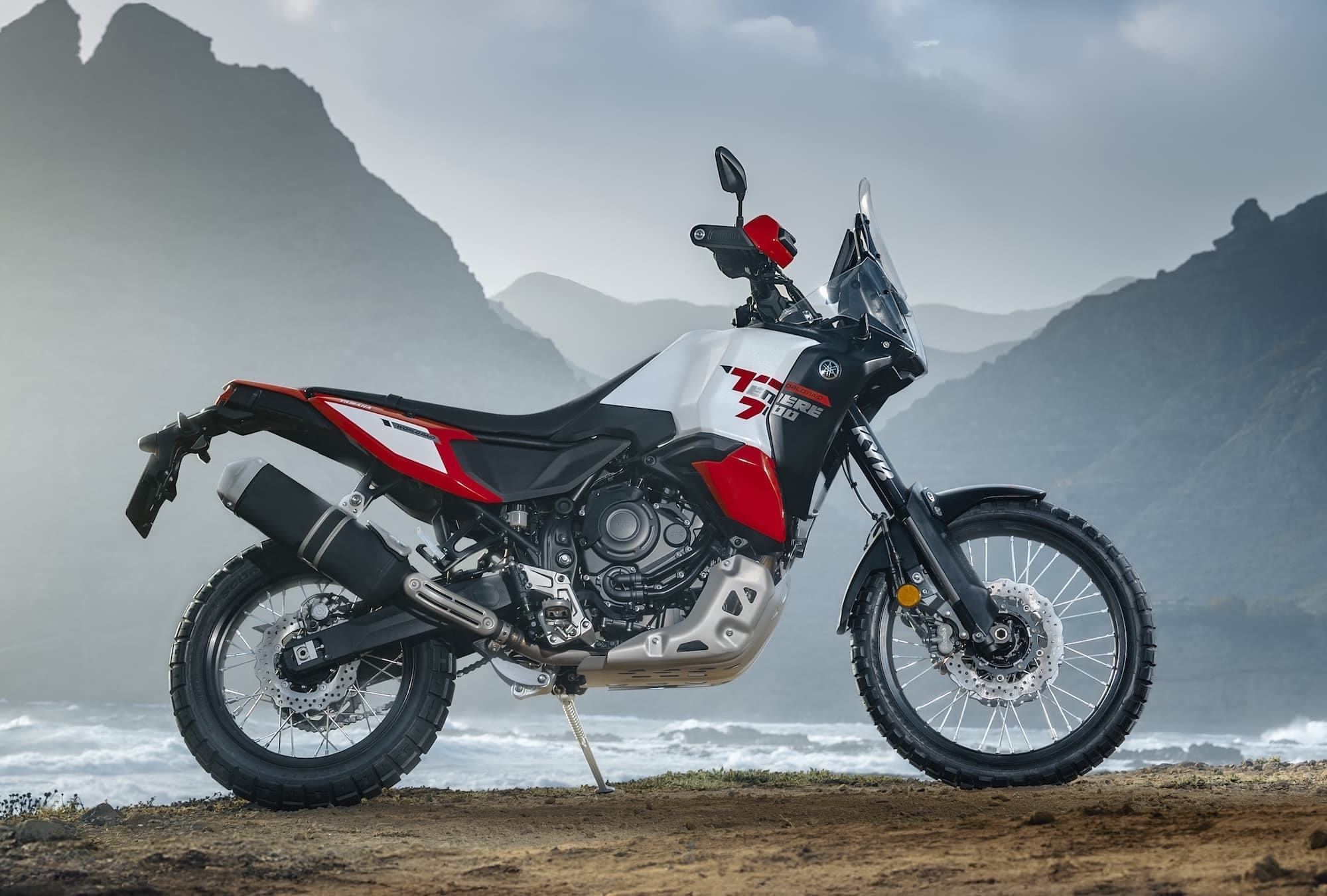 Yamaha Ténéré 700 Model Variants / Buyer’s Guide 2019-2026 20 2026 Yamaha Ténéré 700 World Raid in Redline White, right side