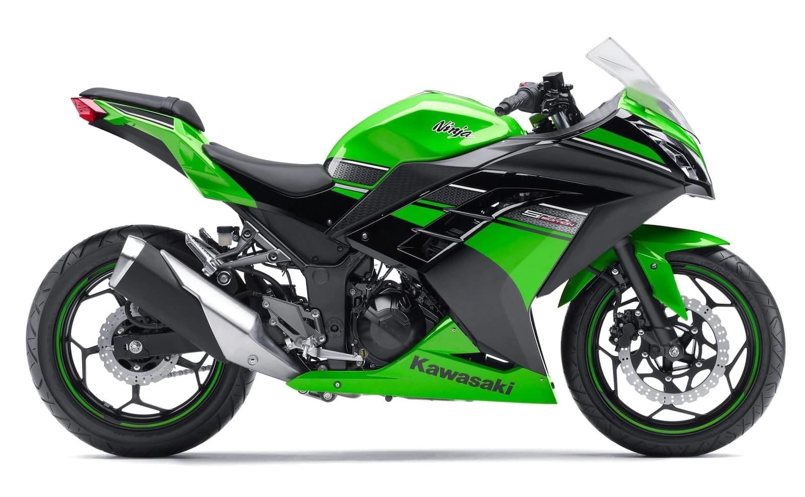 Kawasaki Ninja 300, 400, Ninja 500, Z300, Z400, and Z500 — Complete Buyer’s Guide 6 Green Kawasaki Ninja 300 viewed from the left side