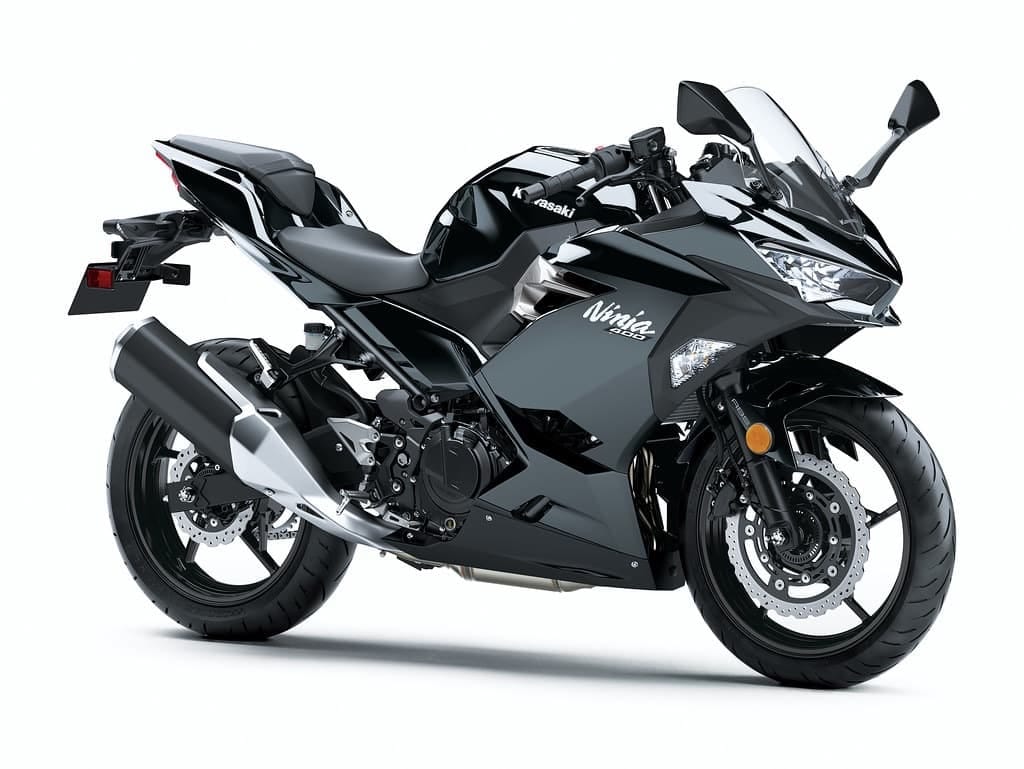 Kawasaki Ninja 300, 400, Ninja 500, Z300, Z400, and Z500 — Complete Buyer’s Guide 9 Black Kawasaki Ninja 400 viewed from the right front