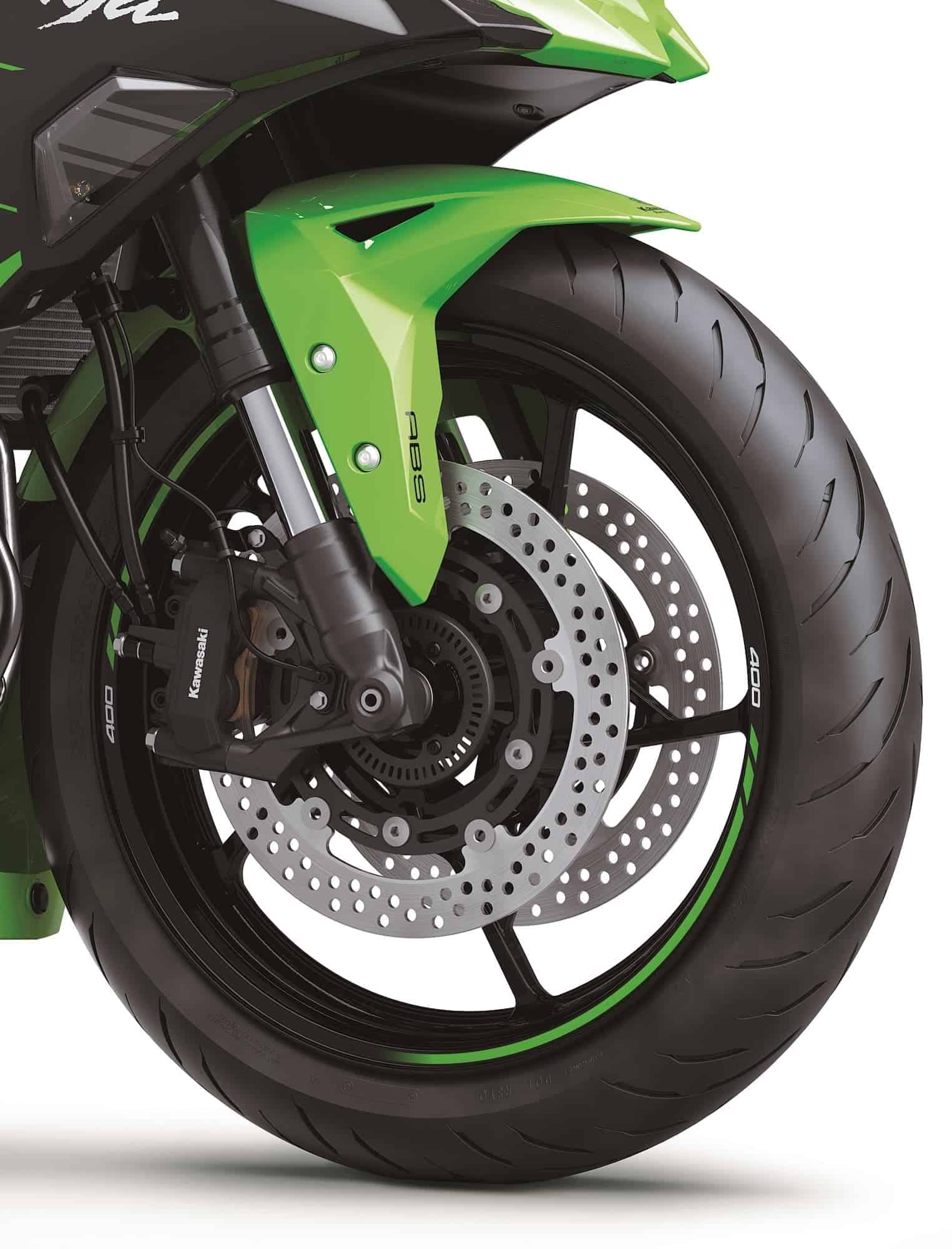 Kawasaki Ninja ZX-4R / ZX-4RR Review — The Return of the Heyday of Small Fours 11 Dual front brake discs and radial caliper on Kawasaki Ninja ZX-4RR