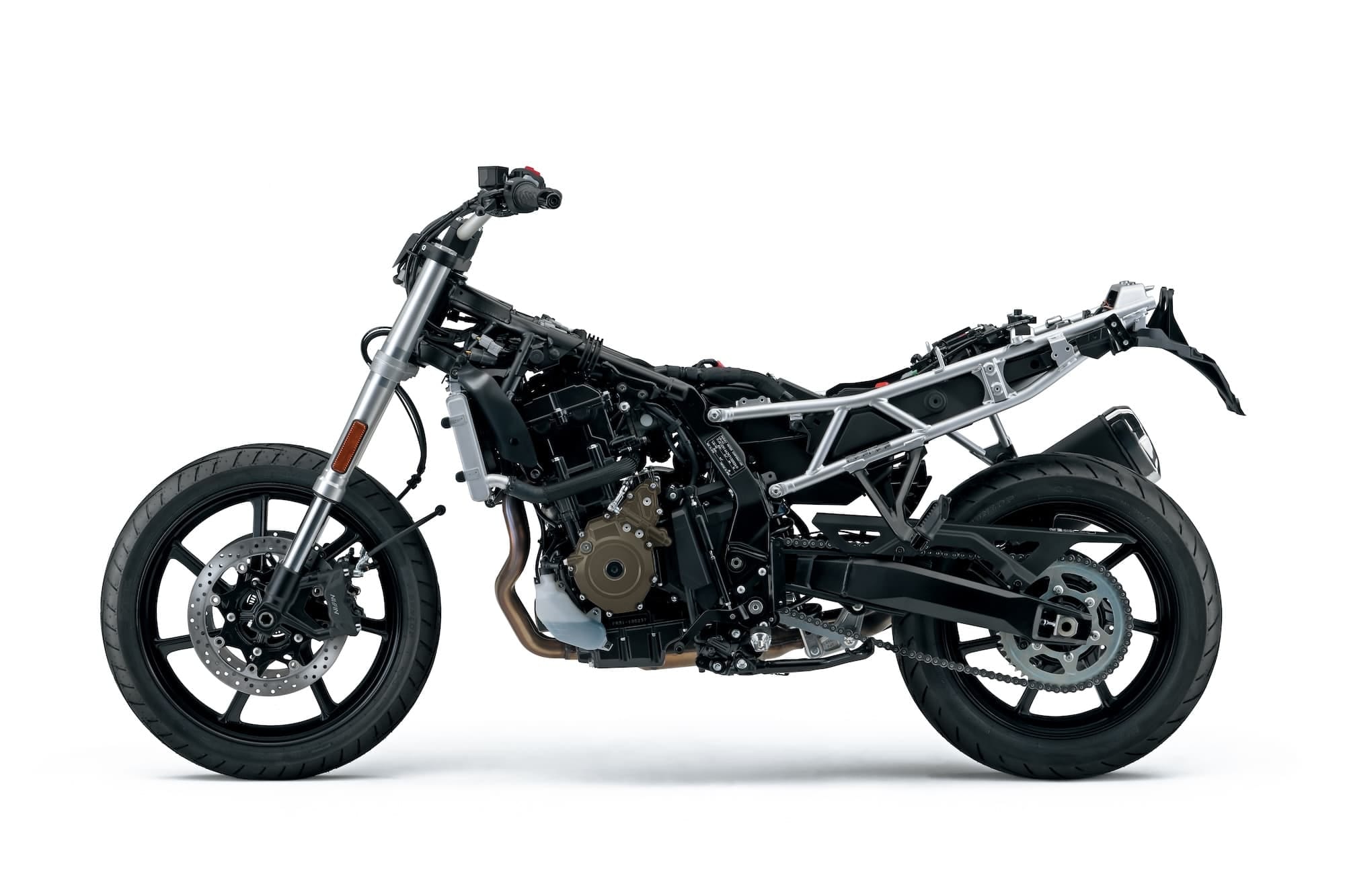 Suzuki V-Strom 800 Buyer’s Guide — RE vs DE, Engine, and Alternatives 4 Exposed V-Strom 800RE chassis showing cast wheels, suspension and engine
