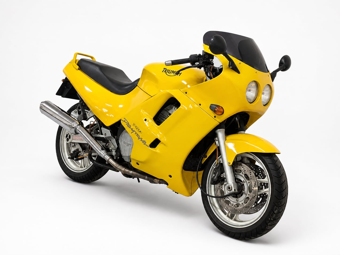 Triumph Daytona Model History and Buyer’s Guide (1967-2026) 3 Yellow 1991-1992 Triumph Daytona 750 in a studio
