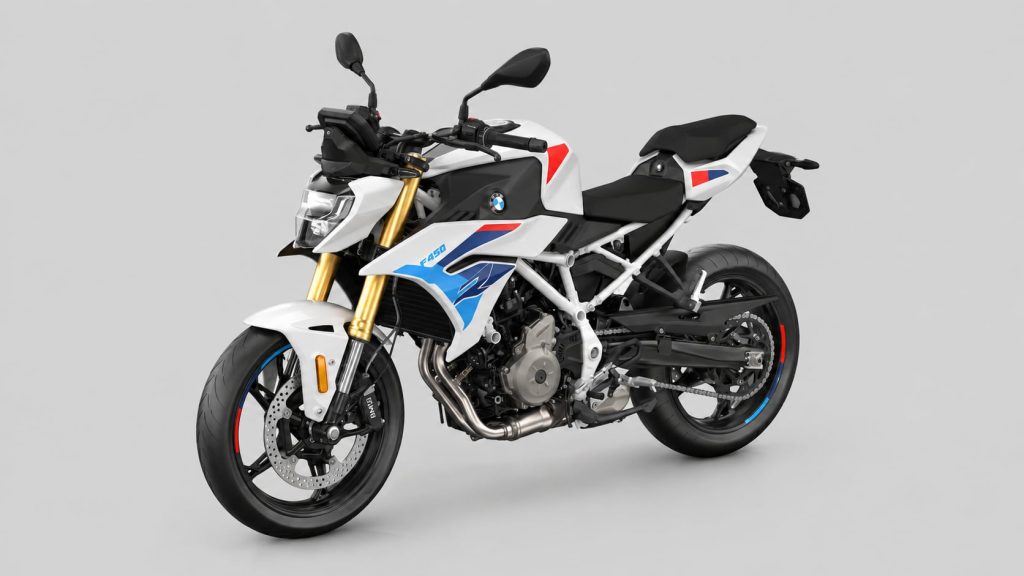BMW F 450 R vs G 310 R: What changed? 1 BMW F 450 R M Sport in a front three-quarter view on a neutral grey background