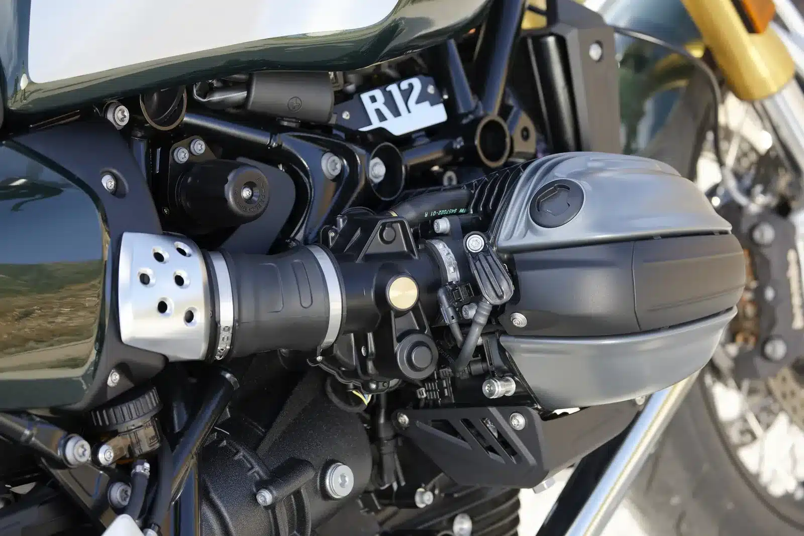 BMW R 12 Model Range Buyer’s Guide — Cruiser, nineT, S and G/S 2 Air/oil-cooled boxer cylinder head and R 12 nineT badge