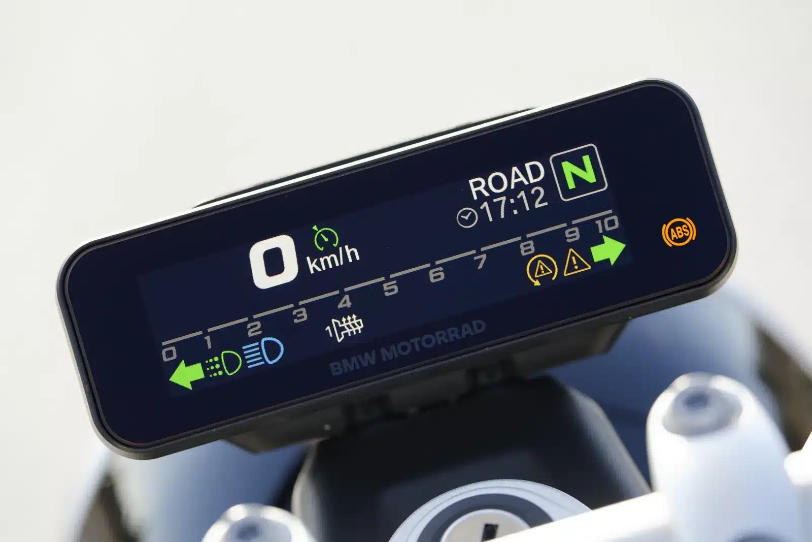 BMW R 12 Model Range Buyer’s Guide — Cruiser, nineT, S and G/S 11 Optional compact BMW R 12 digital display showing Road mode